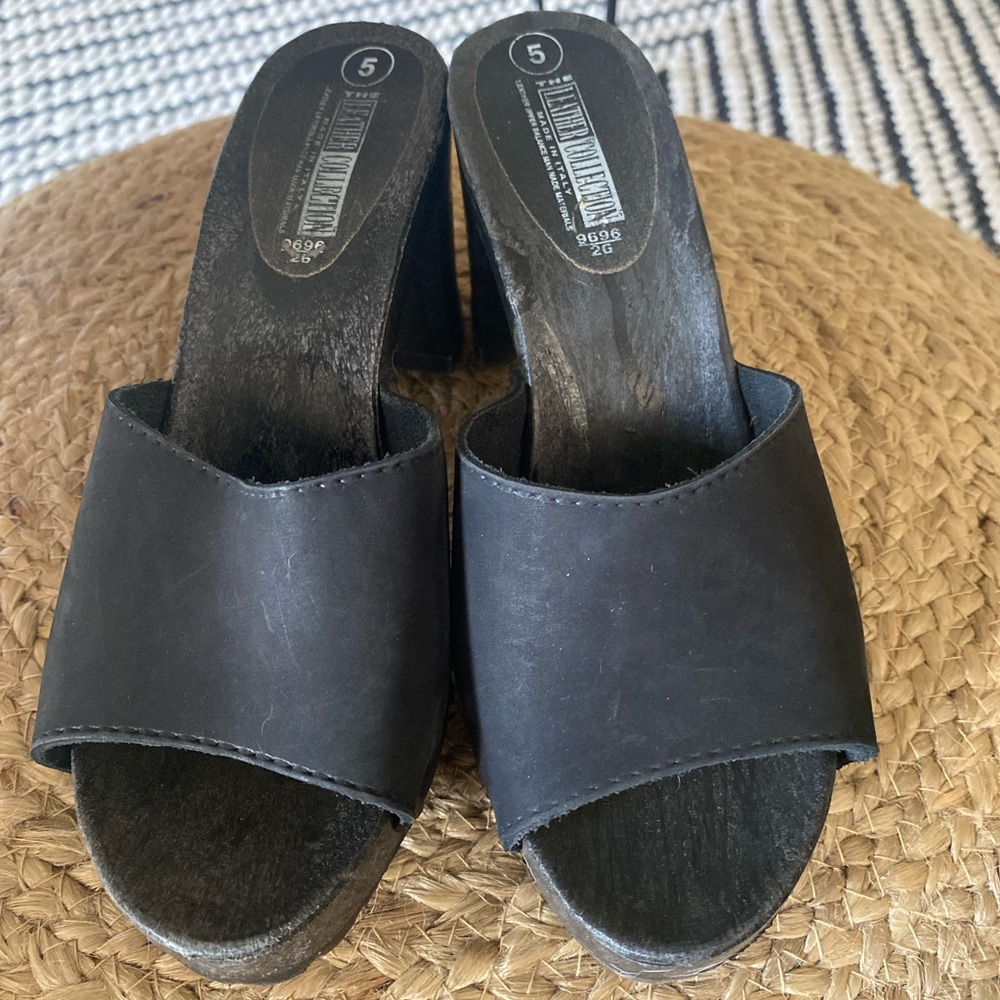 Barbie Italian heeled clogs.  Open toe, grommets, leather, black sole and heel. - Picture 7 of 7
